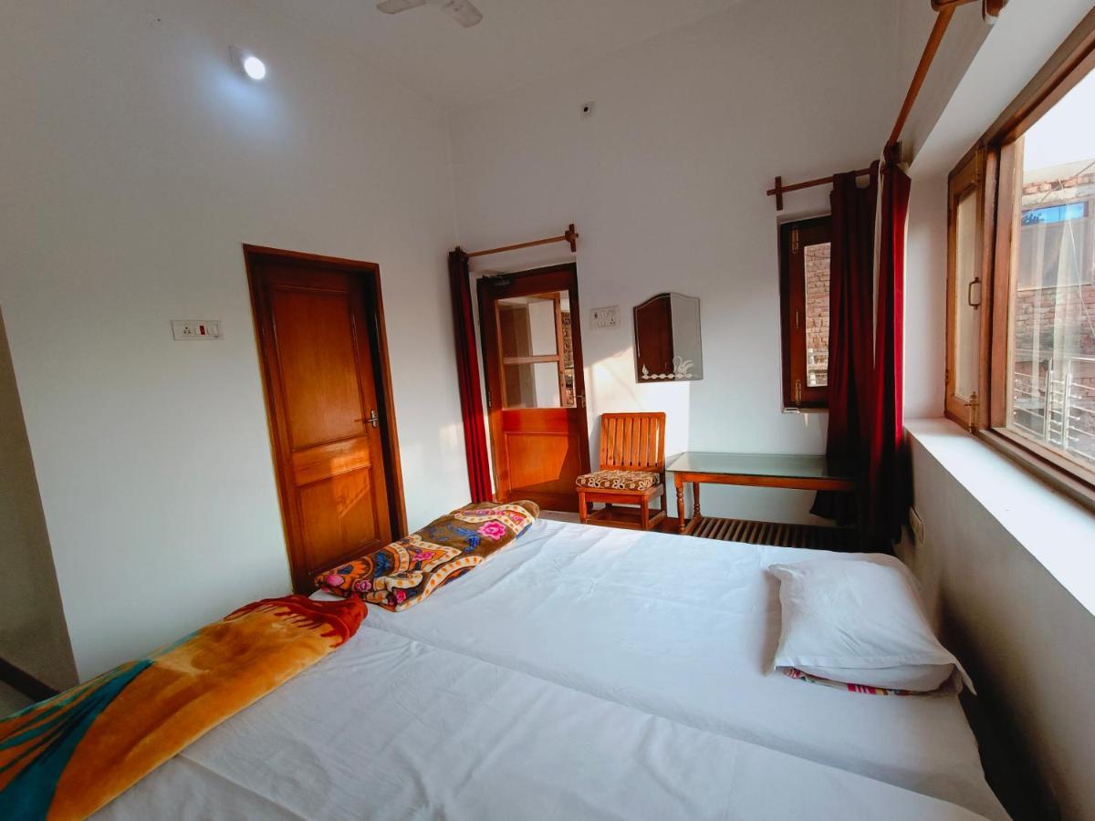 The Gupta Guest House Bodh Gaya Luaran gambar