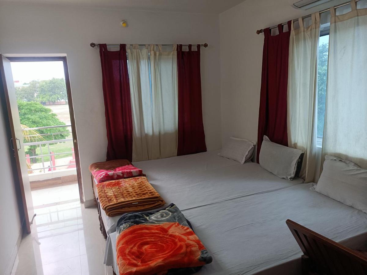 The Gupta Guest House Bodh Gaya Luaran gambar